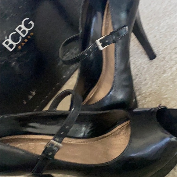 BCBG PLATFORM HEELS - Picture 3 of 6